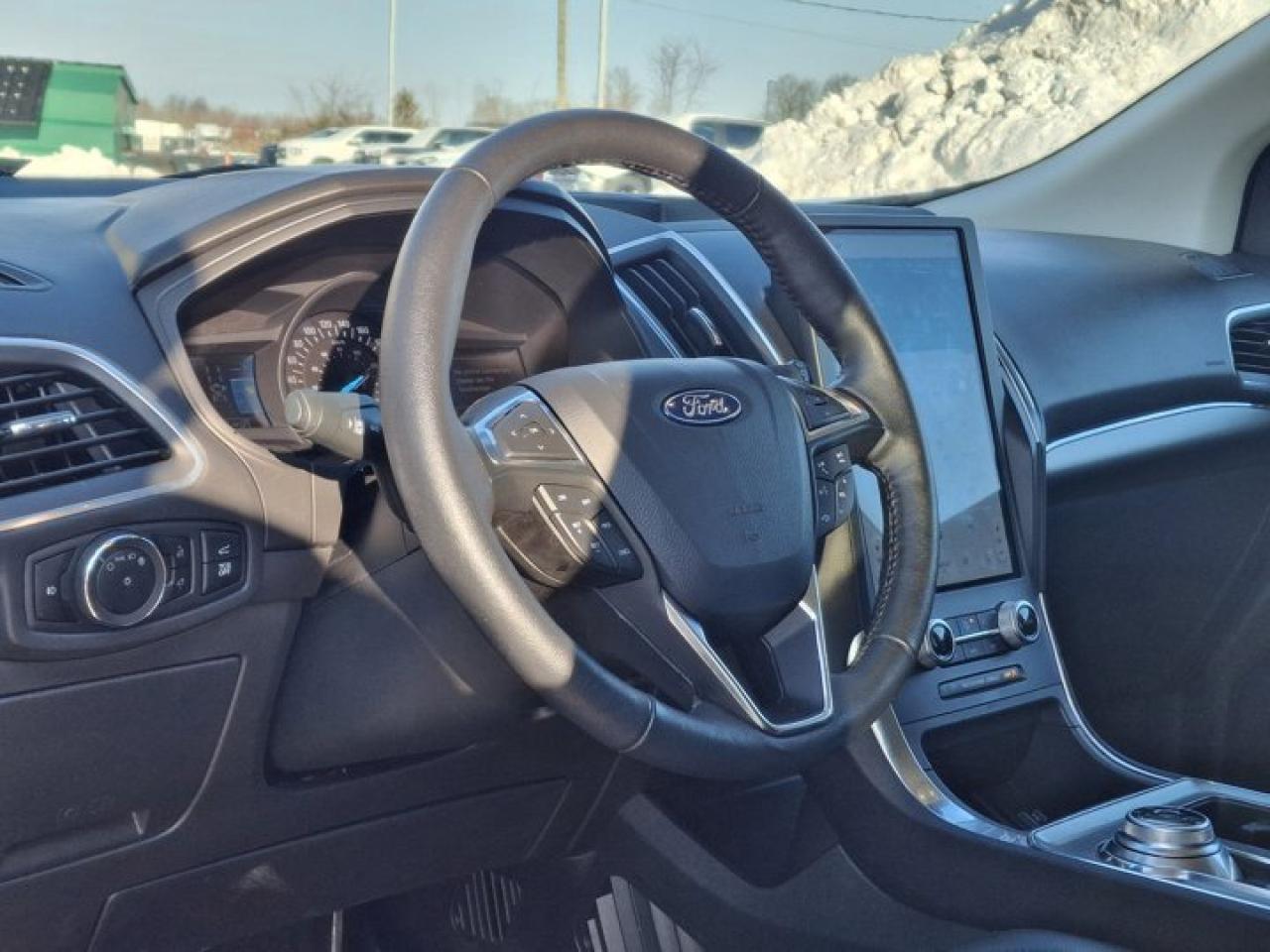 2024 Ford Edge Titanium AWD | Leather | Pano Roof | Heated Wheel + Seats | CarPlay + Android | Rear Cam & More ! Photo