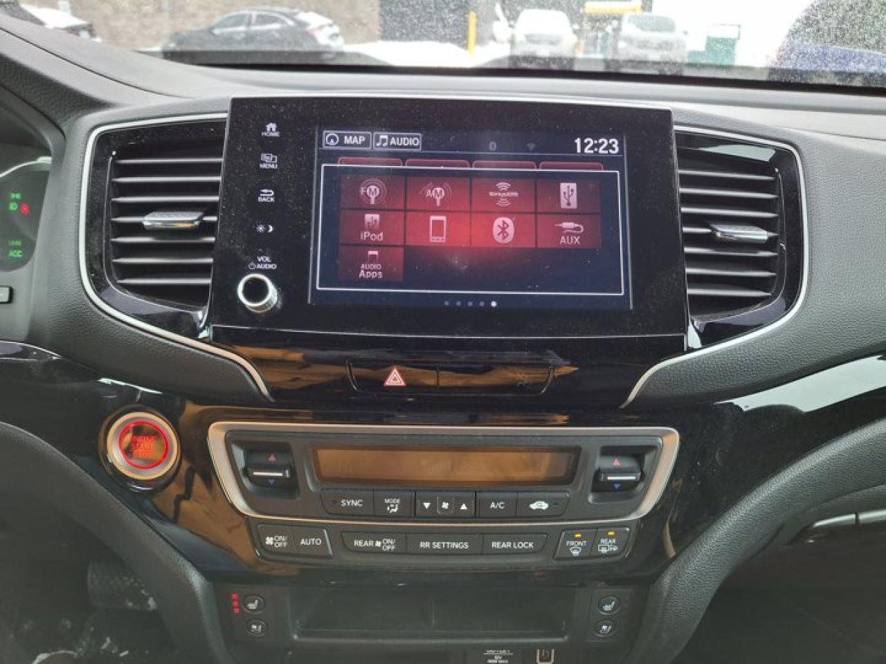 2023 Honda Ridgeline Black Edition AWD | Leather | Sunroof | Nav | Cooled + Heated Seats | Heated Wheel | and More ! Photo3