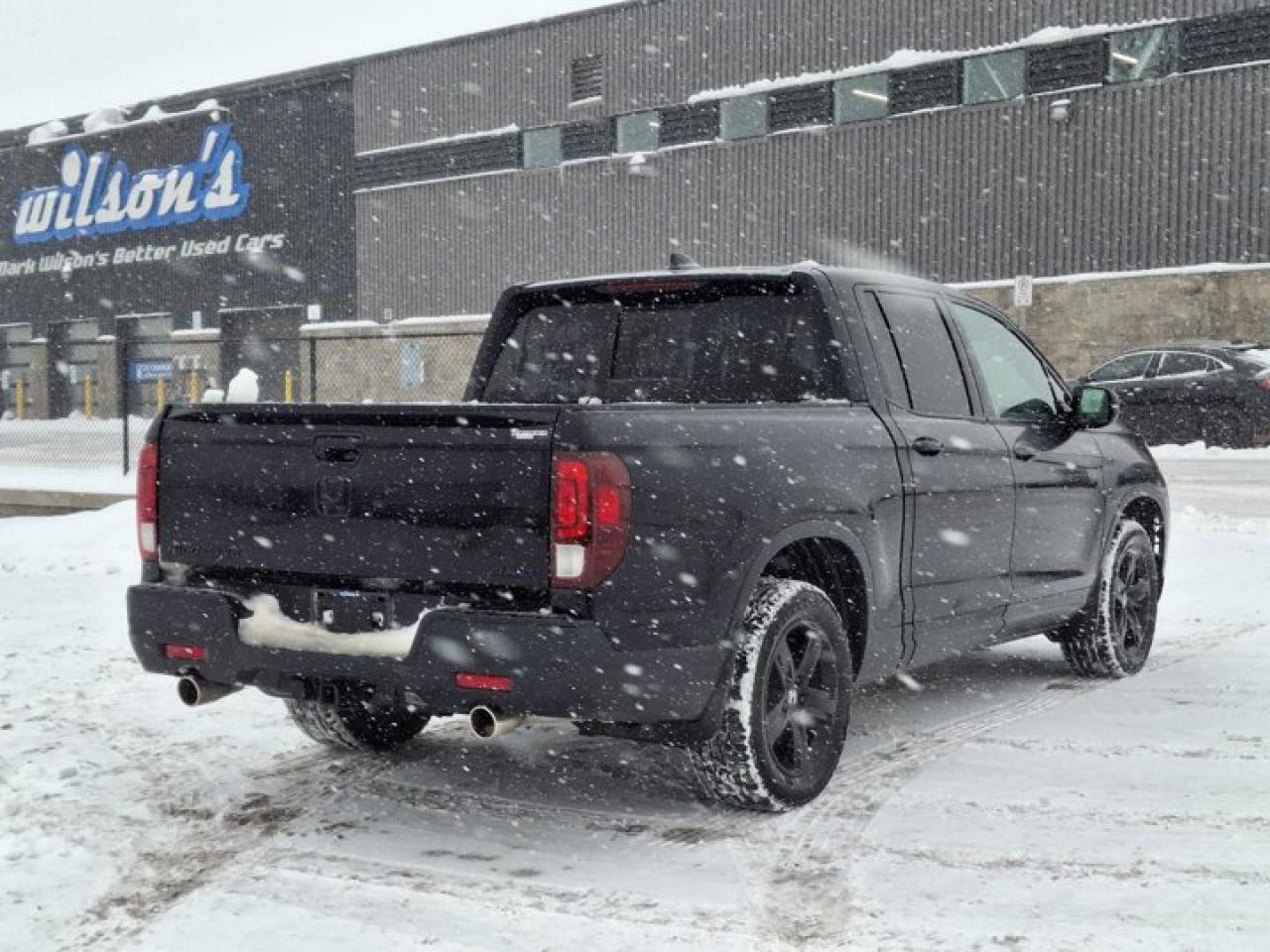 2023 Honda Ridgeline Black Edition AWD | Leather | Sunroof | Nav | Cooled + Heated Seats | Heated Wheel | and More ! Photo