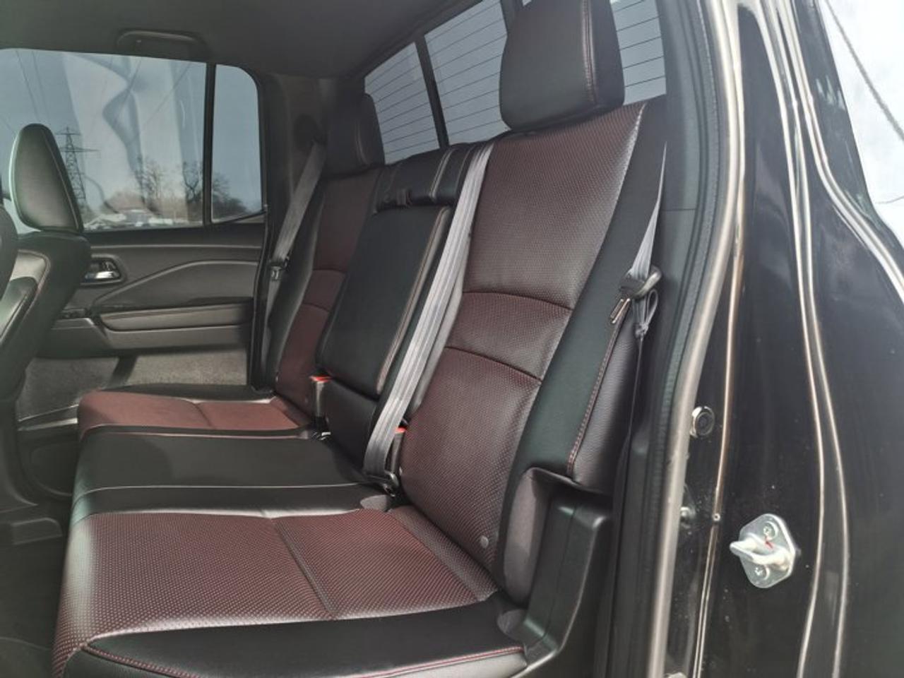 2023 Honda Ridgeline Black Edition AWD | Leather | Sunroof | Nav | Cooled + Heated Seats | Heated Wheel | and More ! Photo