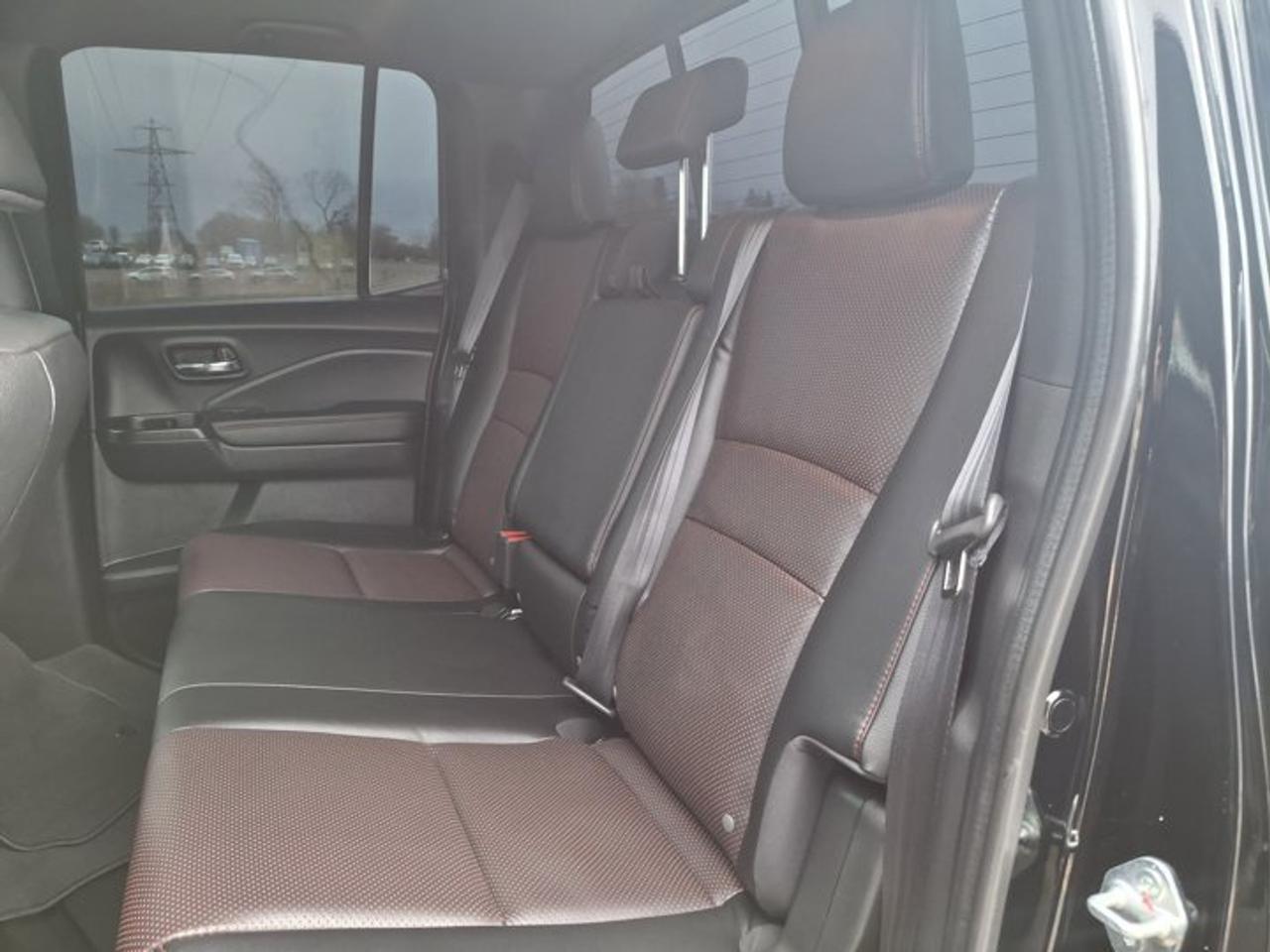 2023 Honda Ridgeline Black Edition | Leather | Sunroof | Nav | Cooled + Heated Seats | Heated Wheel | and More ! Photo