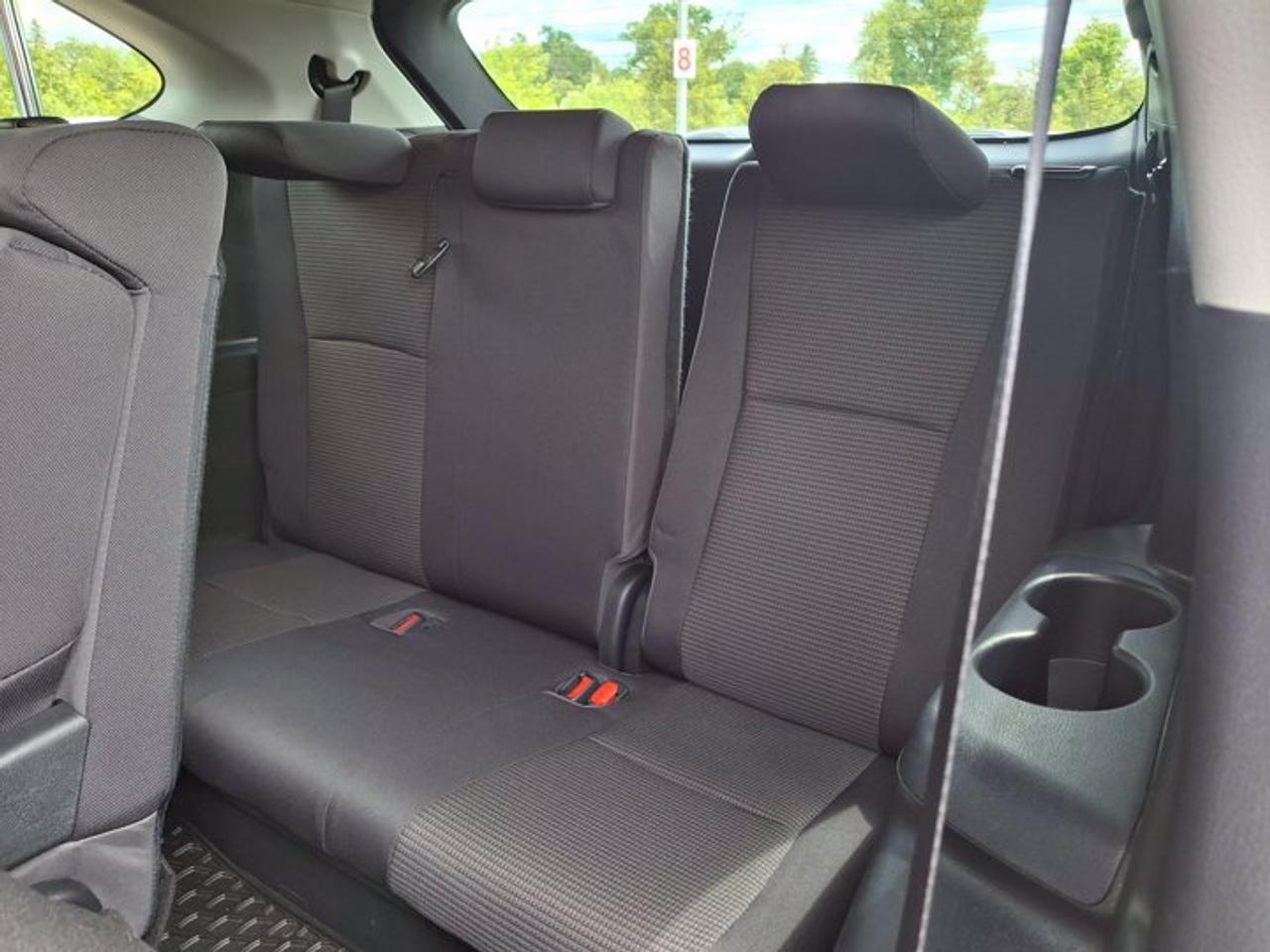 2022 Toyota Highlander Hybrid LE AWD | Carplay and Android Auto | Blindspot Monitor | Radar Cruise Control | and More ! Photo