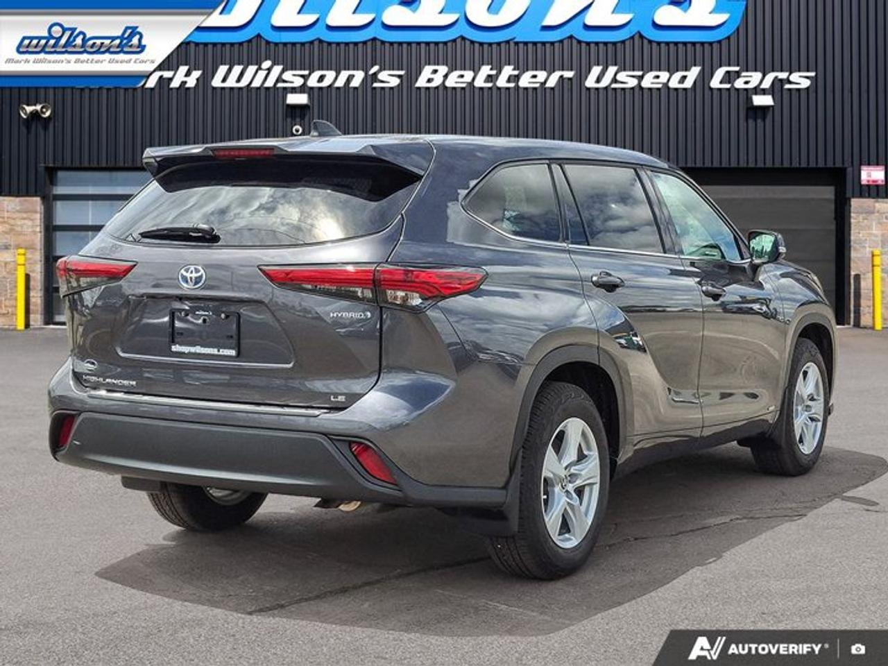 2022 Toyota Highlander Hybrid LE AWD | Carplay and Android Auto | Blindspot Monitor | Radar Cruise Control | and More ! Photo