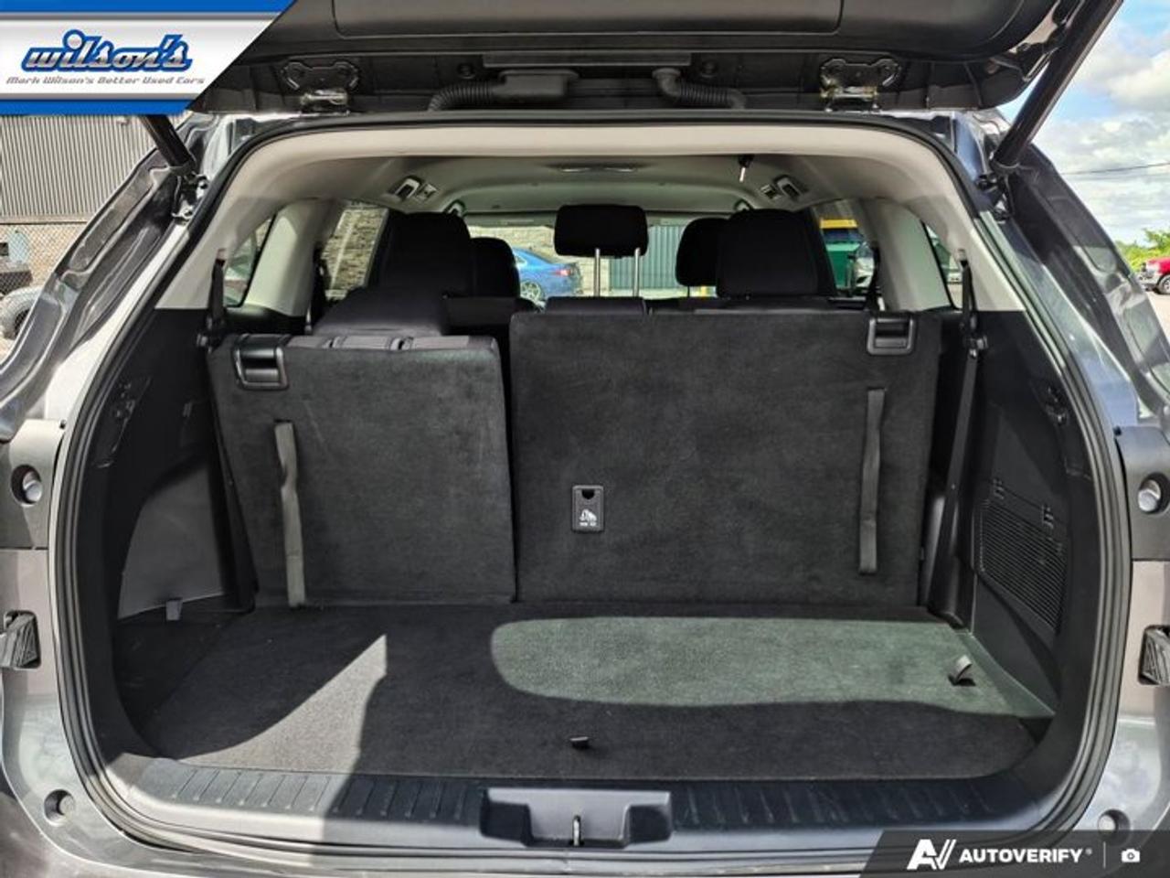 2022 Toyota Highlander Hybrid LE AWD | Carplay and Android Auto | Blindspot Monitor | Radar Cruise Control | and More ! Photo