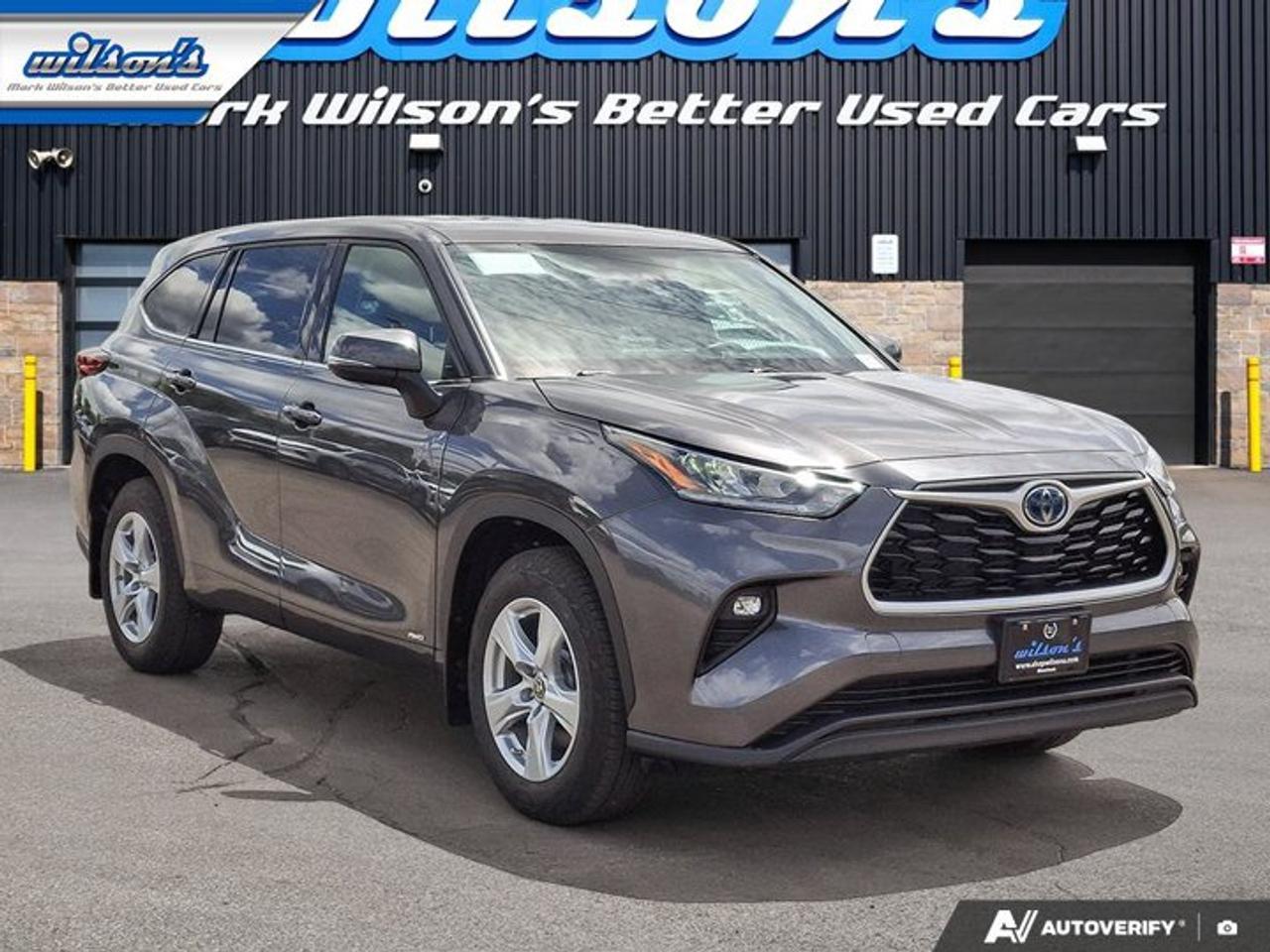 2022 Toyota Highlander Hybrid LE AWD | Carplay and Android Auto | Blindspot Monitor | Radar Cruise Control | and More ! Photo