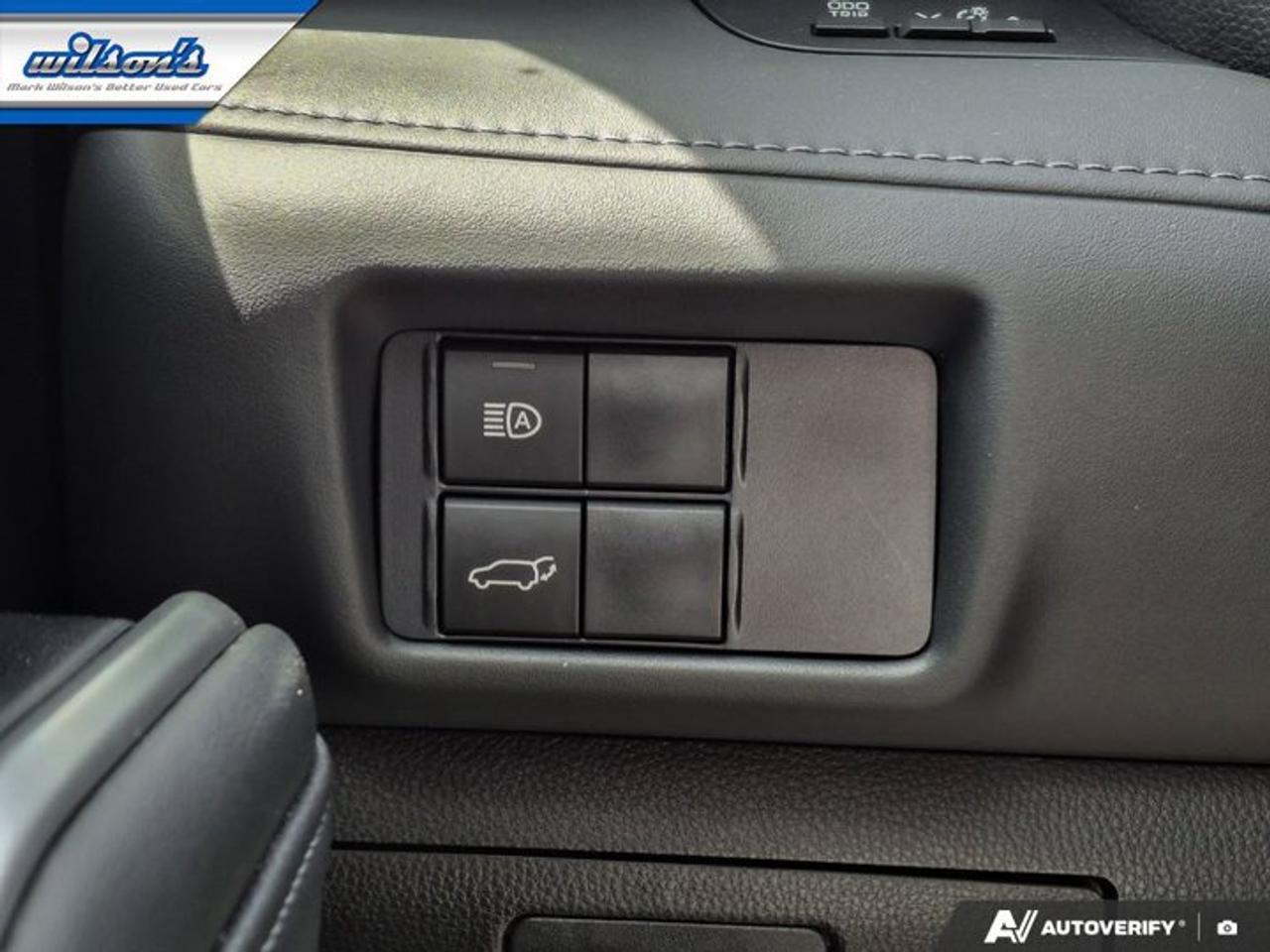 2022 Toyota Highlander Hybrid LE AWD | Carplay and Android Auto | Blindspot Monitor | Radar Cruise Control | and More ! Photo