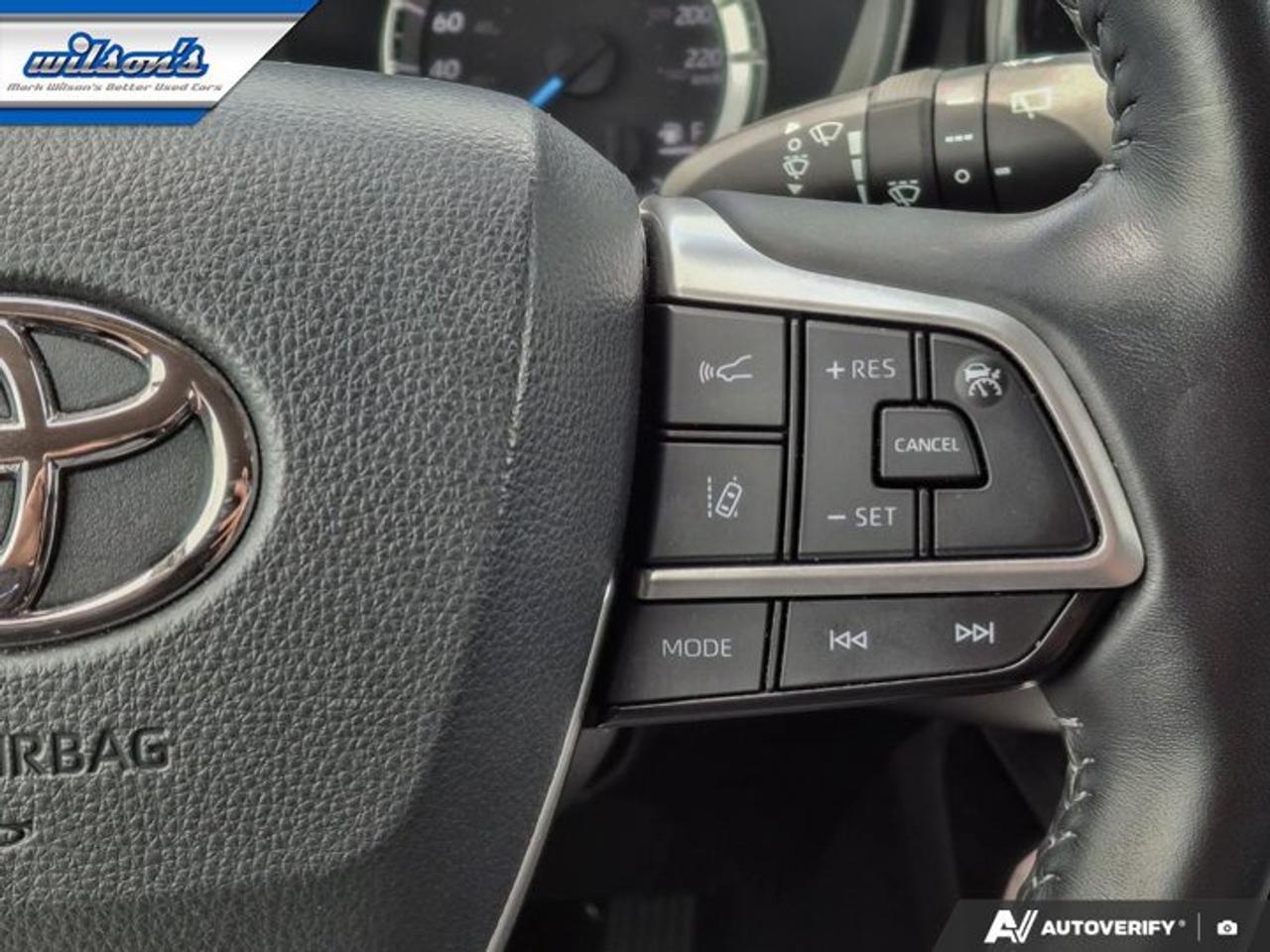 2022 Toyota Highlander Hybrid LE AWD | Carplay and Android Auto | Blindspot Monitor | Radar Cruise Control | and More ! Photo