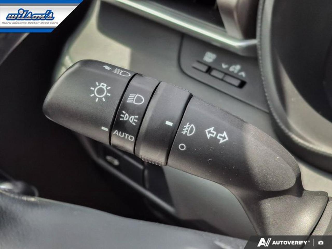 2022 Toyota Highlander Hybrid LE AWD | Carplay and Android Auto | Blindspot Monitor | Radar Cruise Control | and More ! Photo
