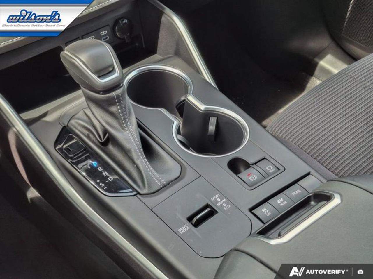 2022 Toyota Highlander Hybrid LE AWD | Carplay and Android Auto | Blindspot Monitor | Radar Cruise Control | and More ! Photo