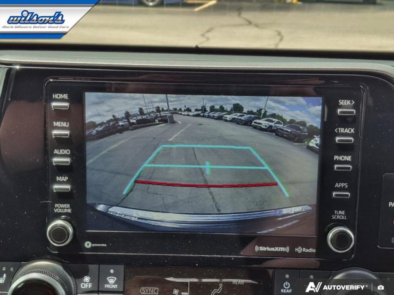 2022 Toyota Highlander Hybrid LE AWD | Carplay and Android Auto | Blindspot Monitor | Radar Cruise Control | and More ! Photo