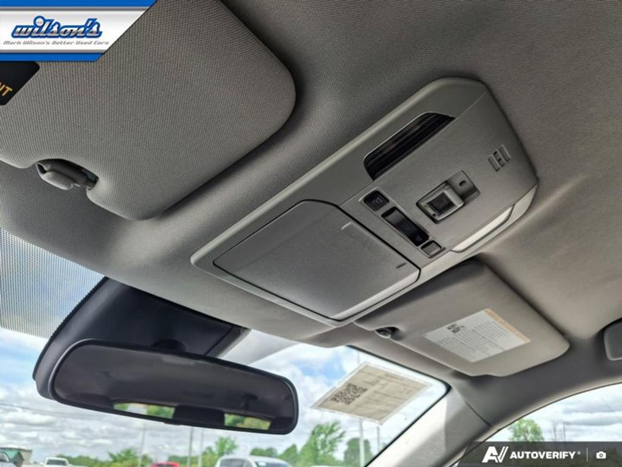 2022 Toyota Highlander Hybrid LE AWD | Carplay and Android Auto | Blindspot Monitor | Radar Cruise Control | and More ! Photo
