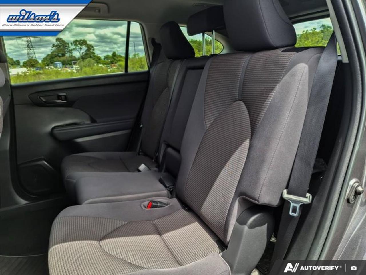 2022 Toyota Highlander Hybrid LE AWD | Carplay and Android Auto | Blindspot Monitor | Radar Cruise Control | and More ! Photo