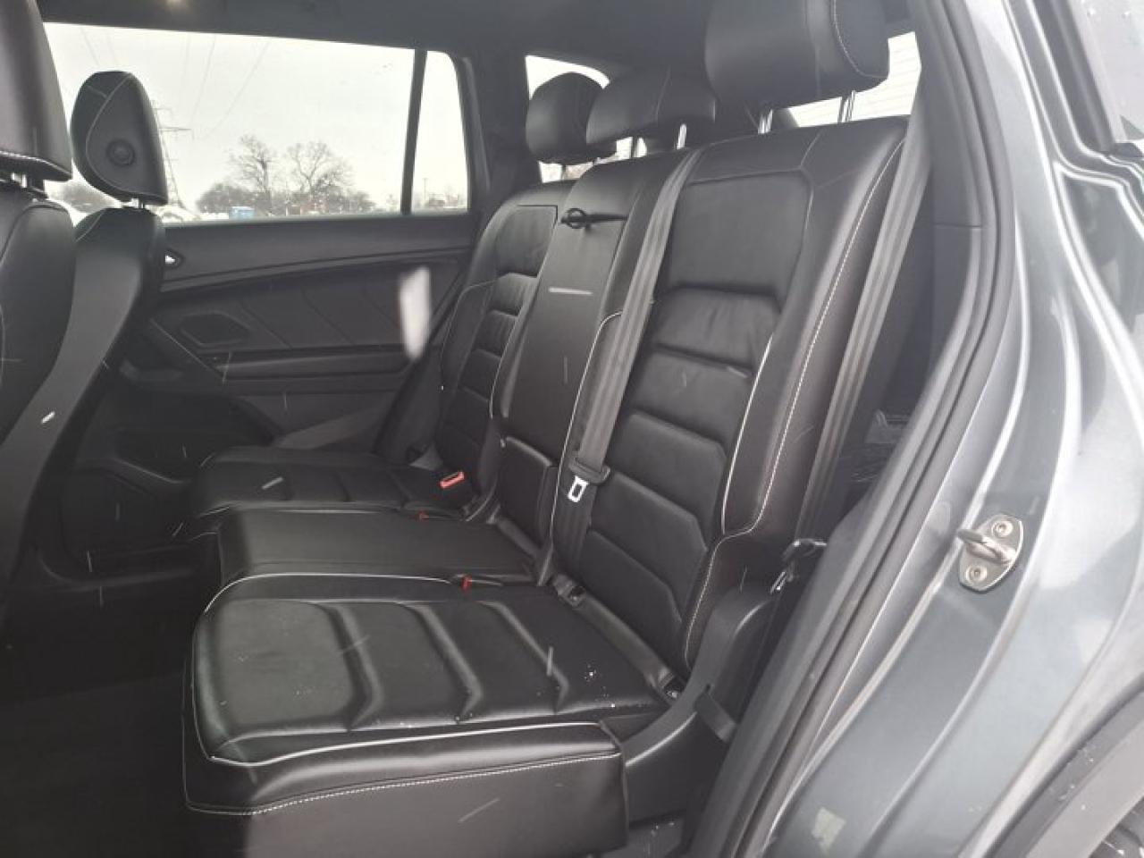 2021 Volkswagen Tiguan Highline R-Line AWD | Leather | Carplay | Heated Seats | Remote Start | Adaptive Cruise | and More ! Photo