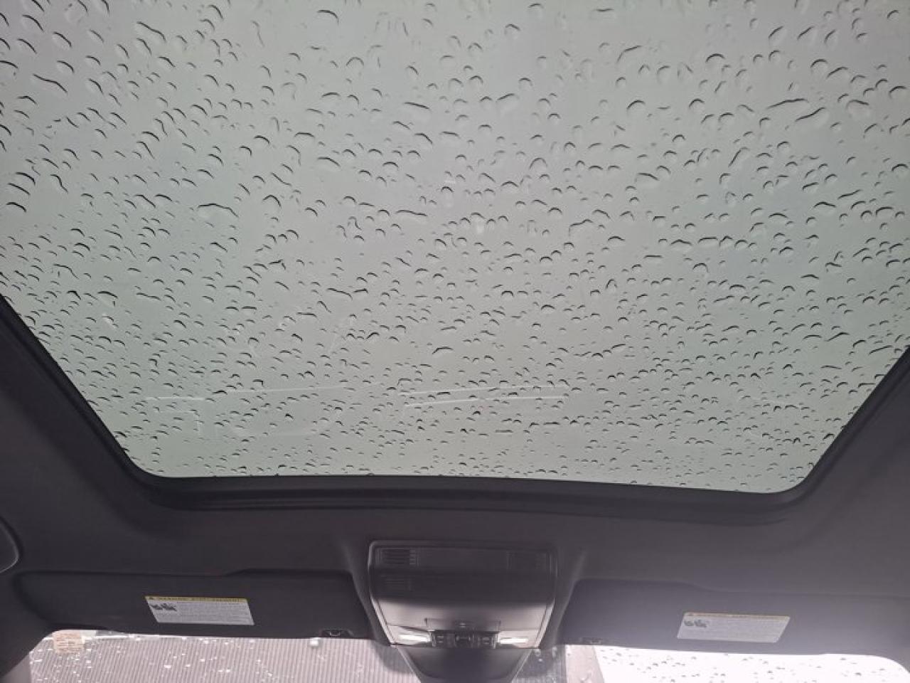 2021 Volkswagen Tiguan Highline R-Line AWD | Leather | Carplay | Heated Seats | Remote Start | Adaptive Cruise | and More ! Photo