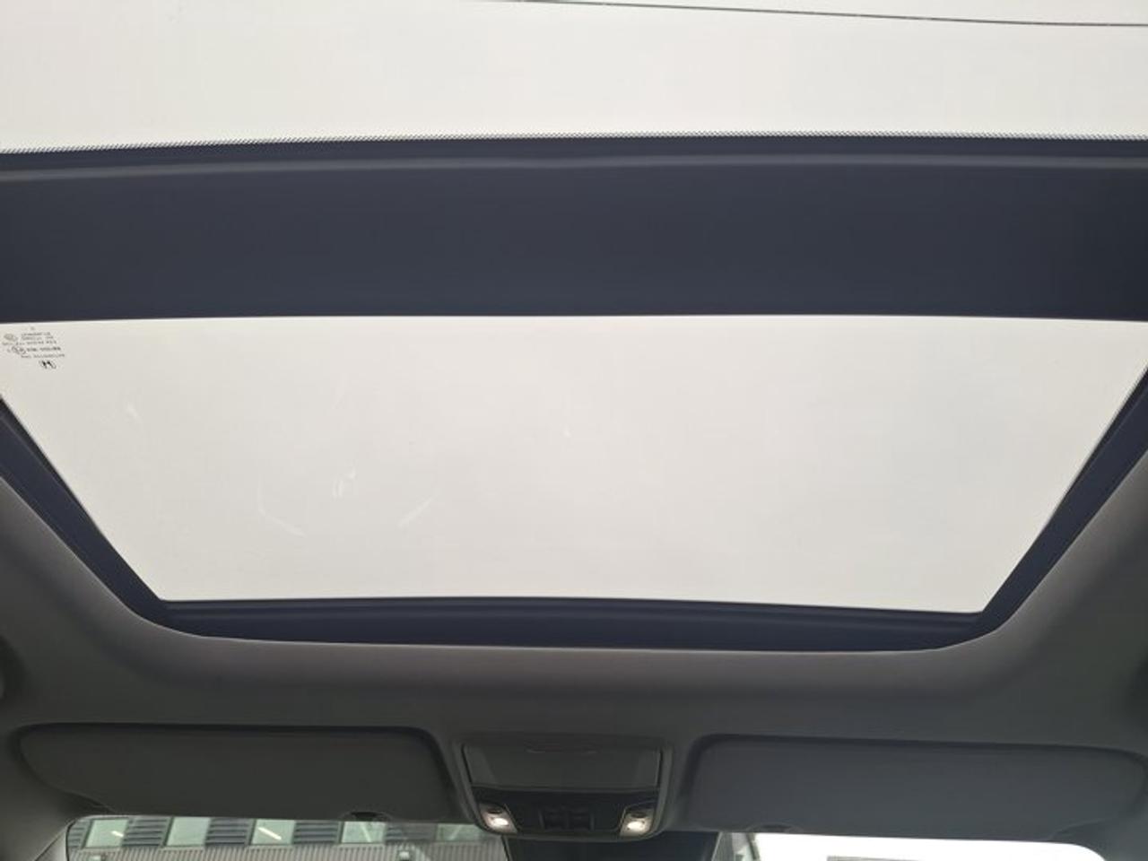 2019 Honda CR-V Touring AWD | Leather | Sunroof | Nav | Heated Seats | Remote Start | CarPlay + Android | and More ! Photo