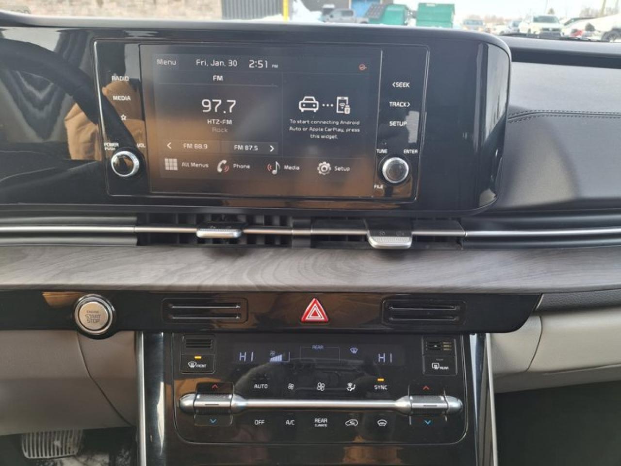 2024 Kia Carnival EX | Leather | Smart Cruise | Heated Wheel + Seats | CarPlay + Android | Power Seats | and More ! Photo3