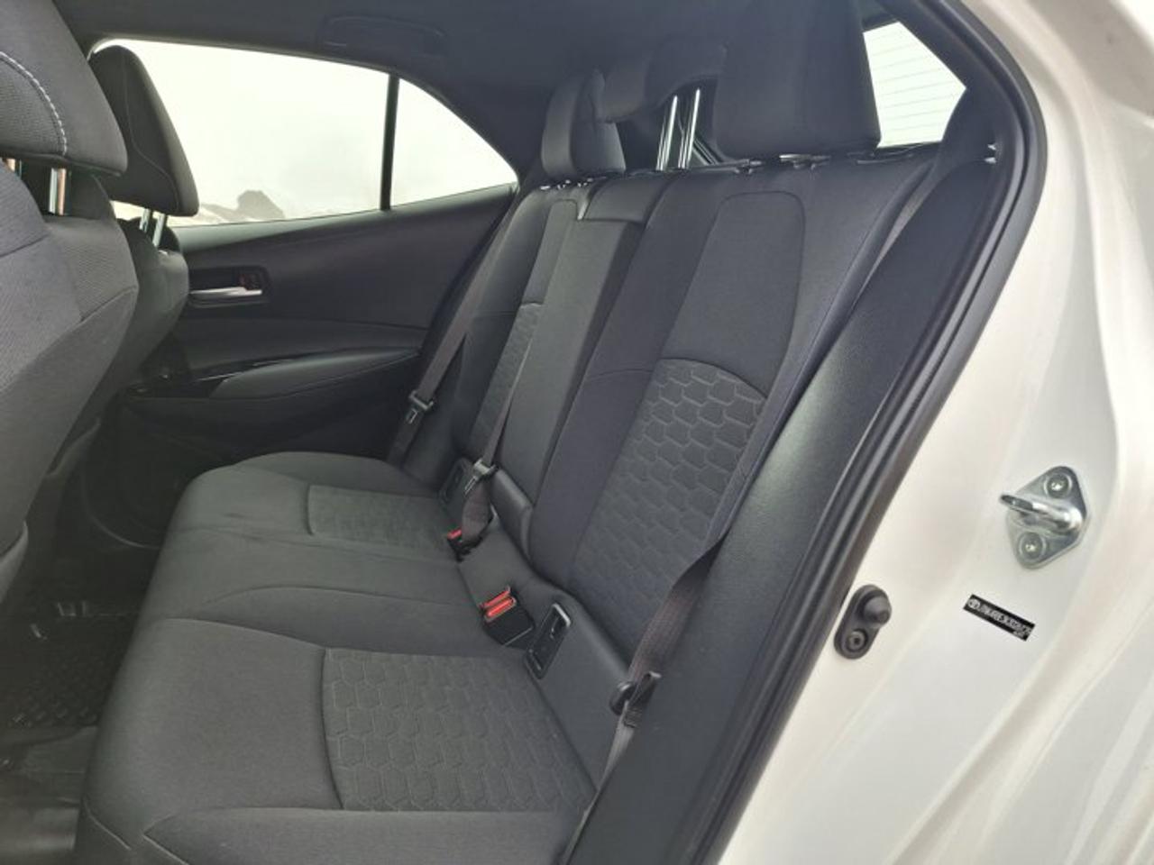 2019 Toyota Corolla Hatchback SE | Auto | Heated Seats | Bluetooth | Rear Camera | Alloy Wheels | and More ! Photo