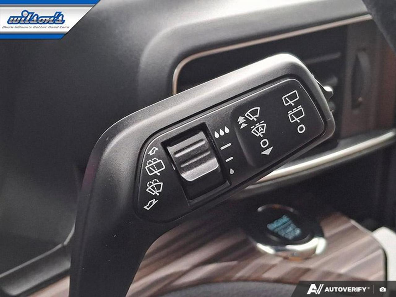 2022 Ford Explorer Limited 4WD | Leather | Sunroof | Tech Pkg | Adaptive Cruise | Heated Wheel + Seats | and More ! Photo