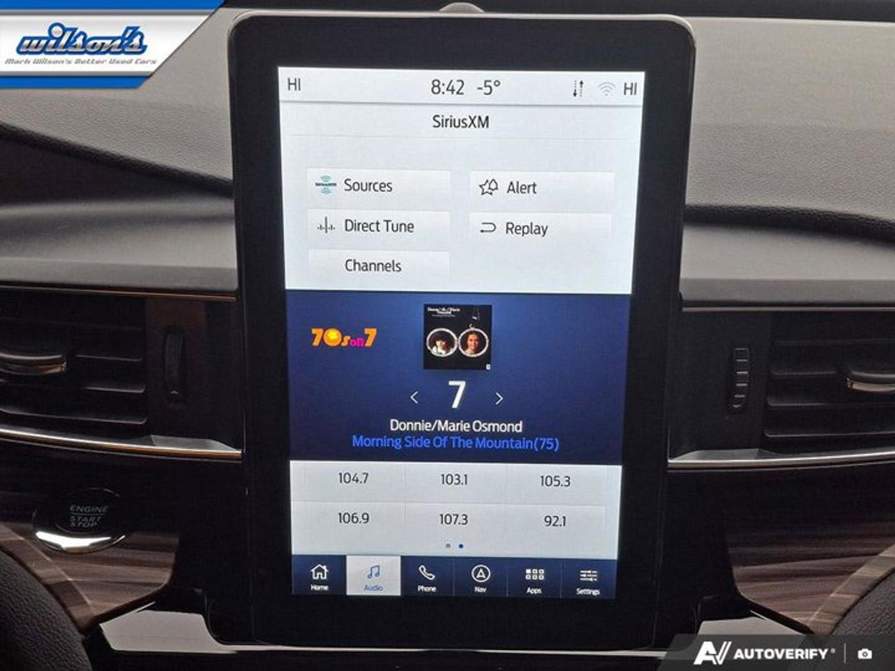 2022 Ford Explorer Limited 4WD | Leather | Sunroof | Tech Pkg | Adaptive Cruise | Heated Wheel + Seats | and More ! Photo