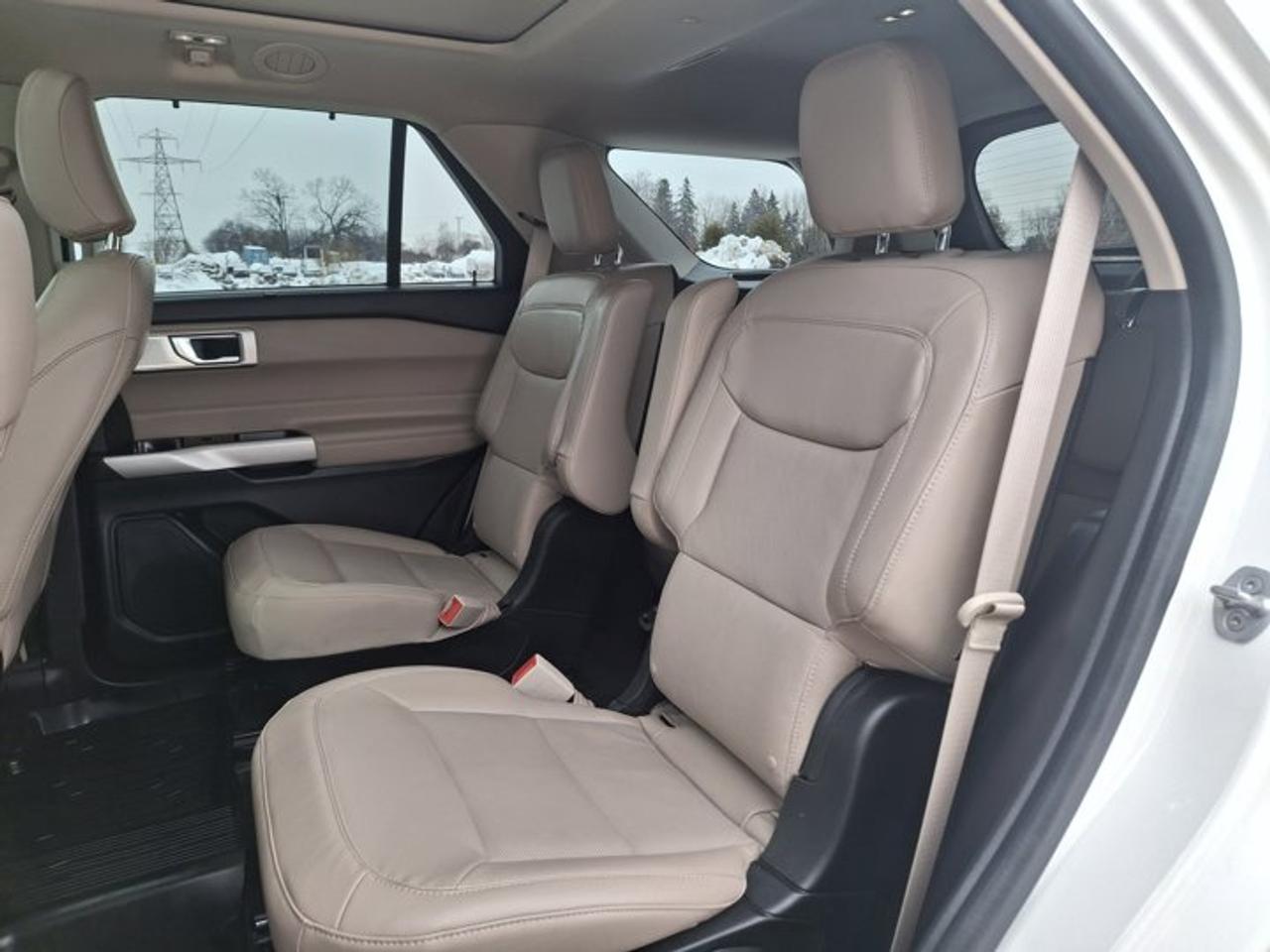 2022 Ford Explorer Limited 4WD | Leather | Sunroof | Tech Pkg | Adaptive Cruise | Heated Wheel + Seats | and More ! Photo