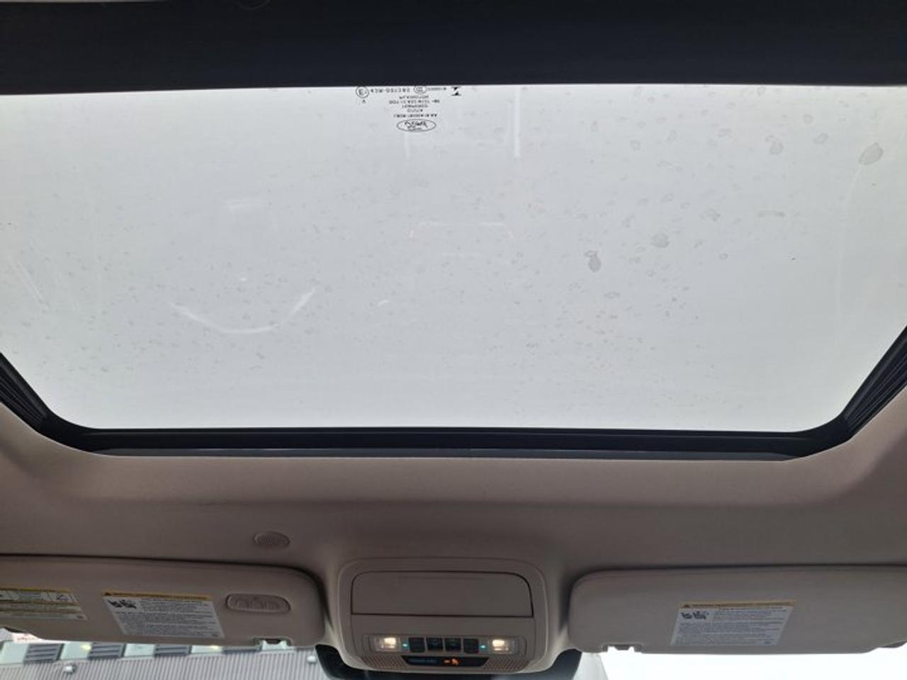 2022 Ford Explorer Limited 4WD | Leather | Sunroof | Tech Pkg | Adaptive Cruise | Heated Wheel + Seats | and More ! Photo