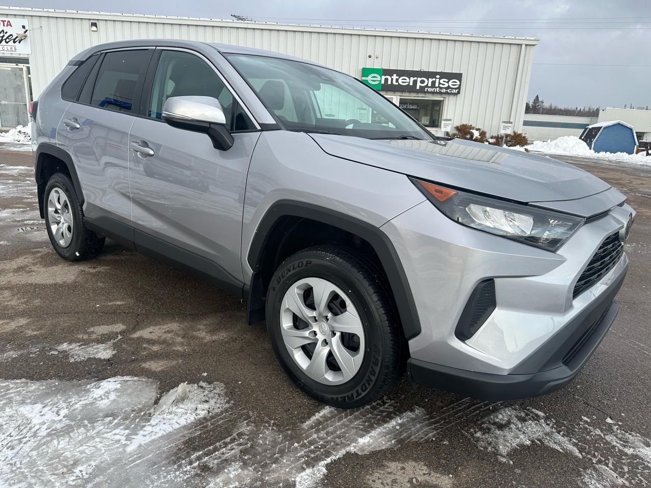 2022 Toyota RAV4 LE AWD Photo2