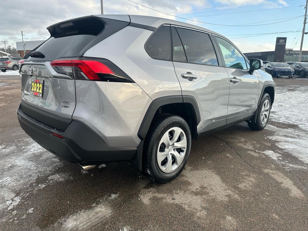 2022 Toyota RAV4 LE AWD Photo4