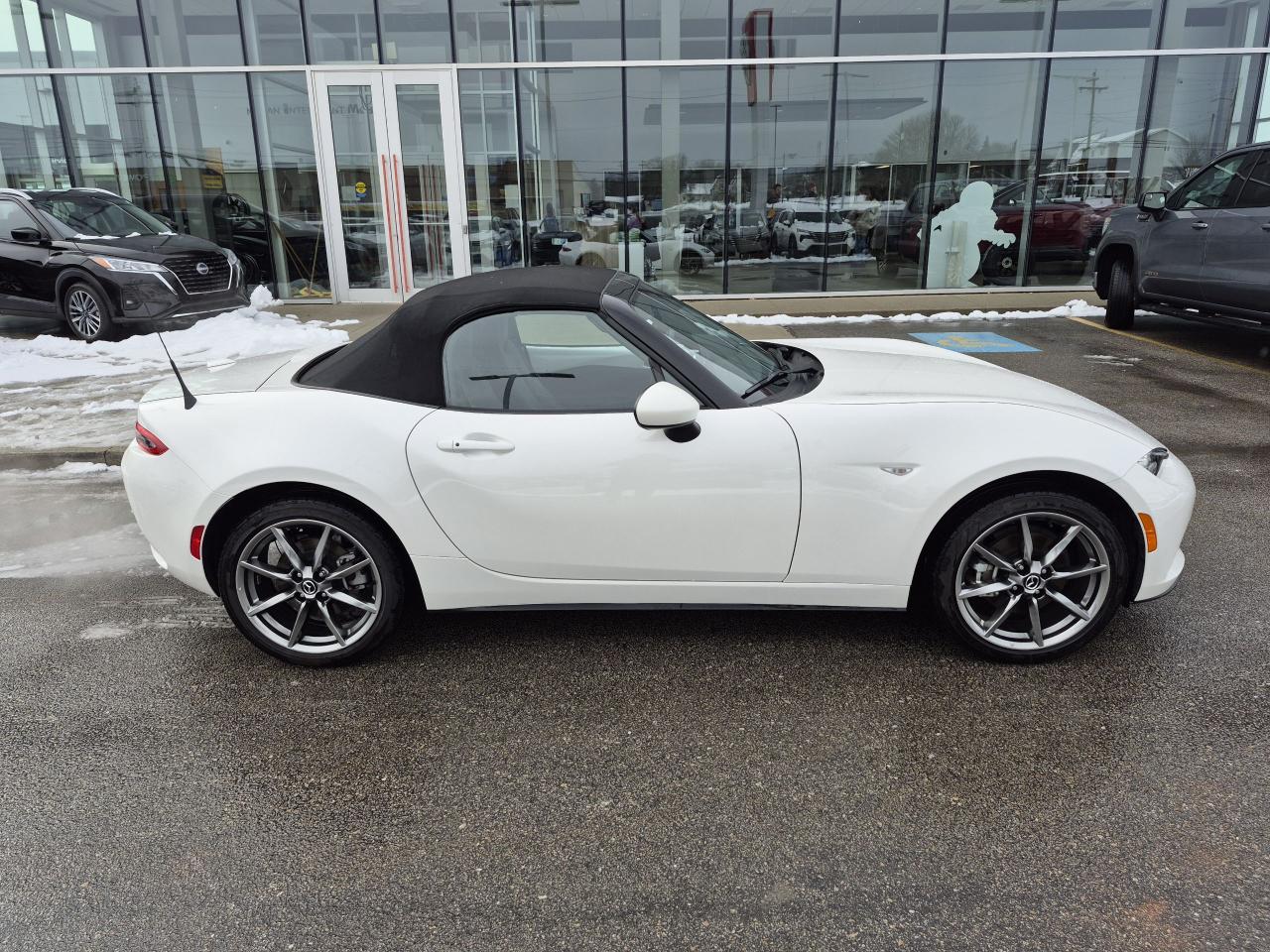 2023 Mazda Miata MX-5 GRAND TOURING CONVERTIBLE 2.0L RWD Photo5