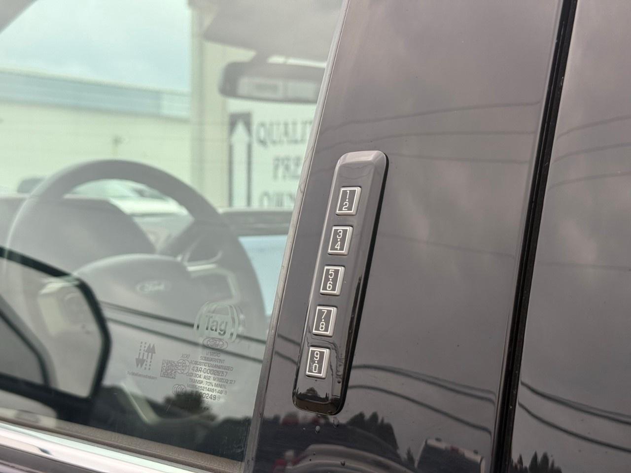 2022 Ford F-350 Super Duty SRW PLATINUM 4WD CREW CAB 6.75' BOX Photo