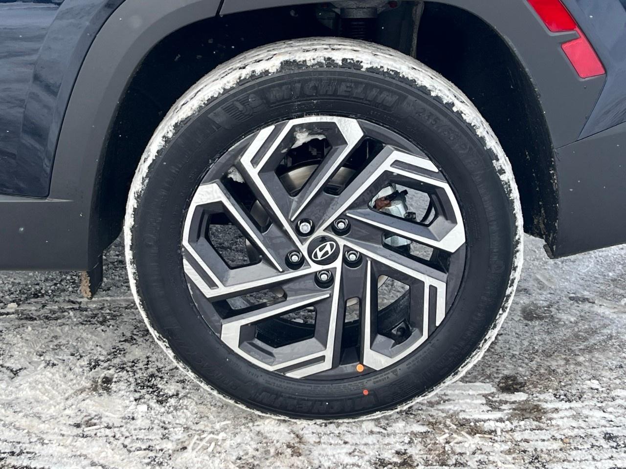 2026 Hyundai Tucson Hybrid Ultimate AWD Photo3