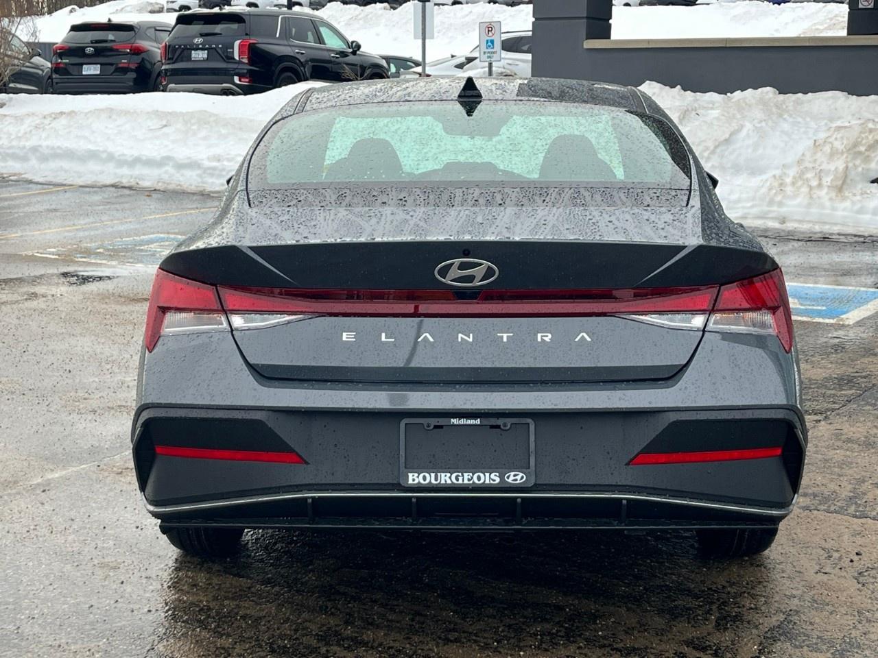 2026 Hyundai Elantra Essential IVT Photo4