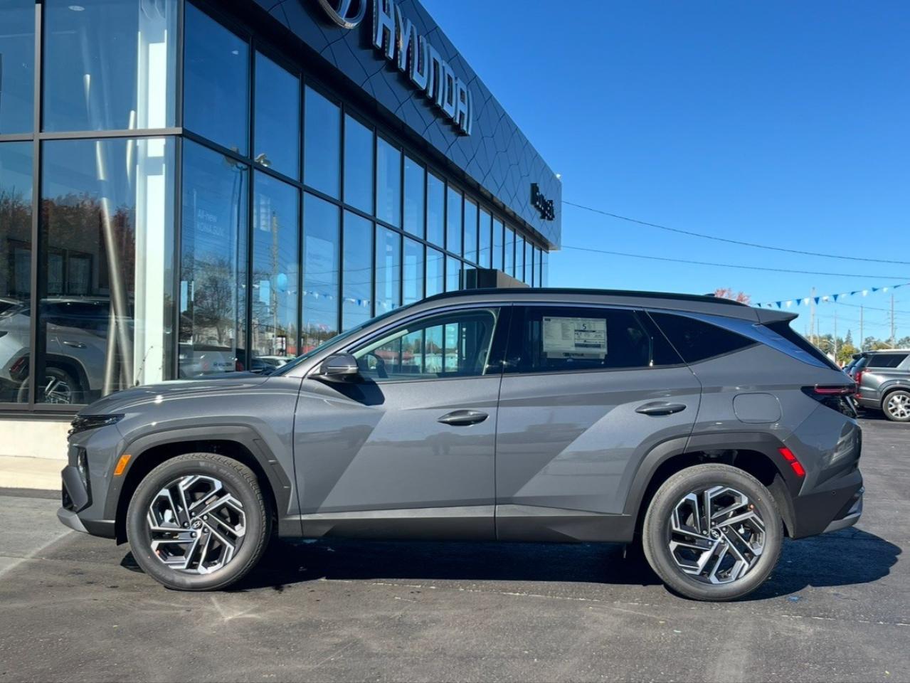 2026 Hyundai Tucson Hybrid Ultimate AWD Photo2