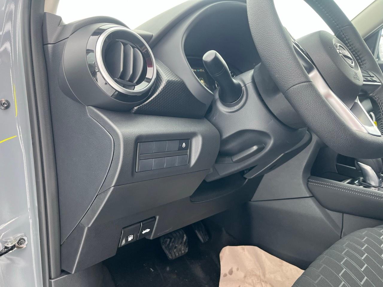 2025 Nissan Kicks Play SV FWD Photo