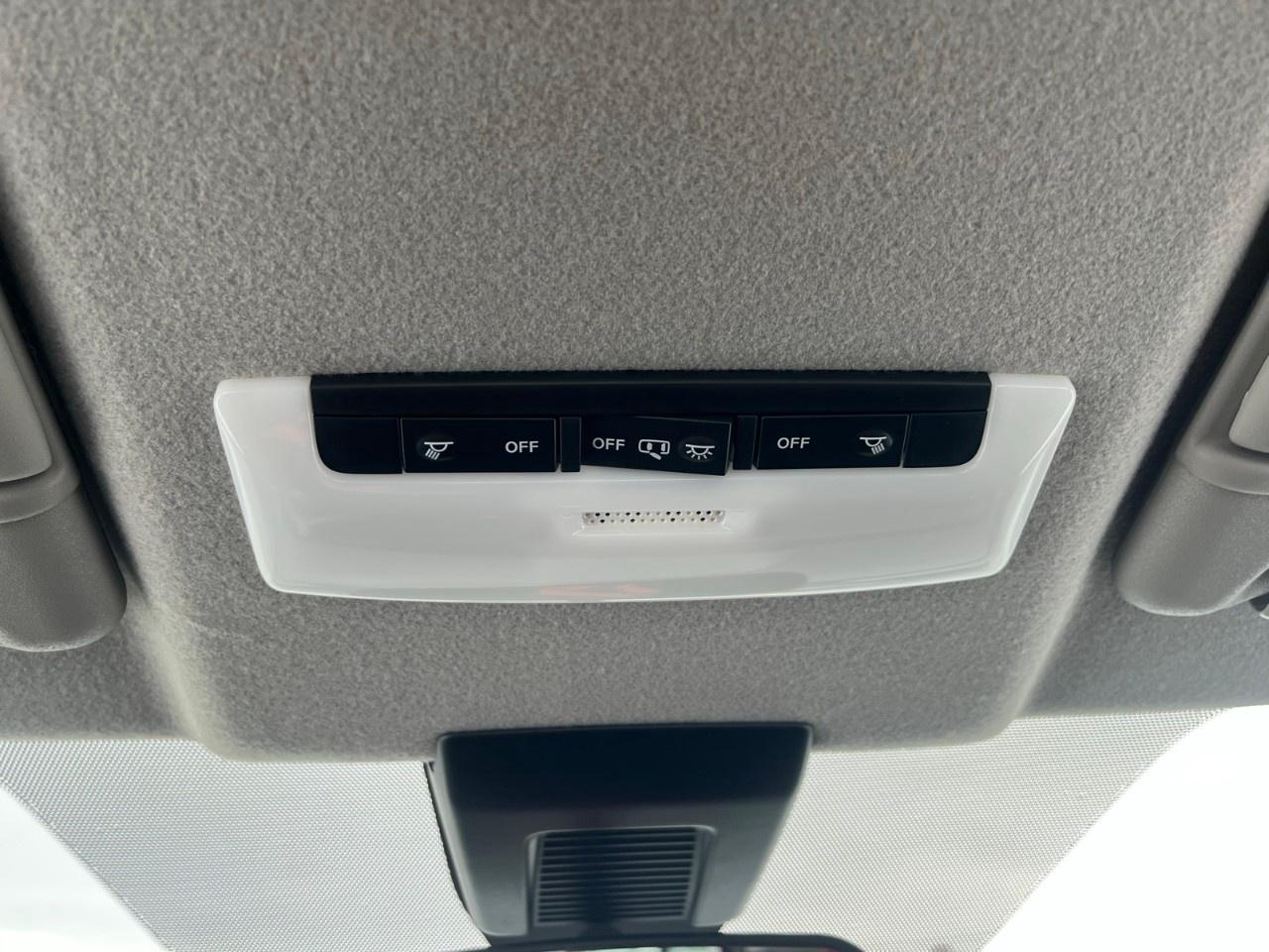 2025 Nissan Kicks Play SV FWD Photo