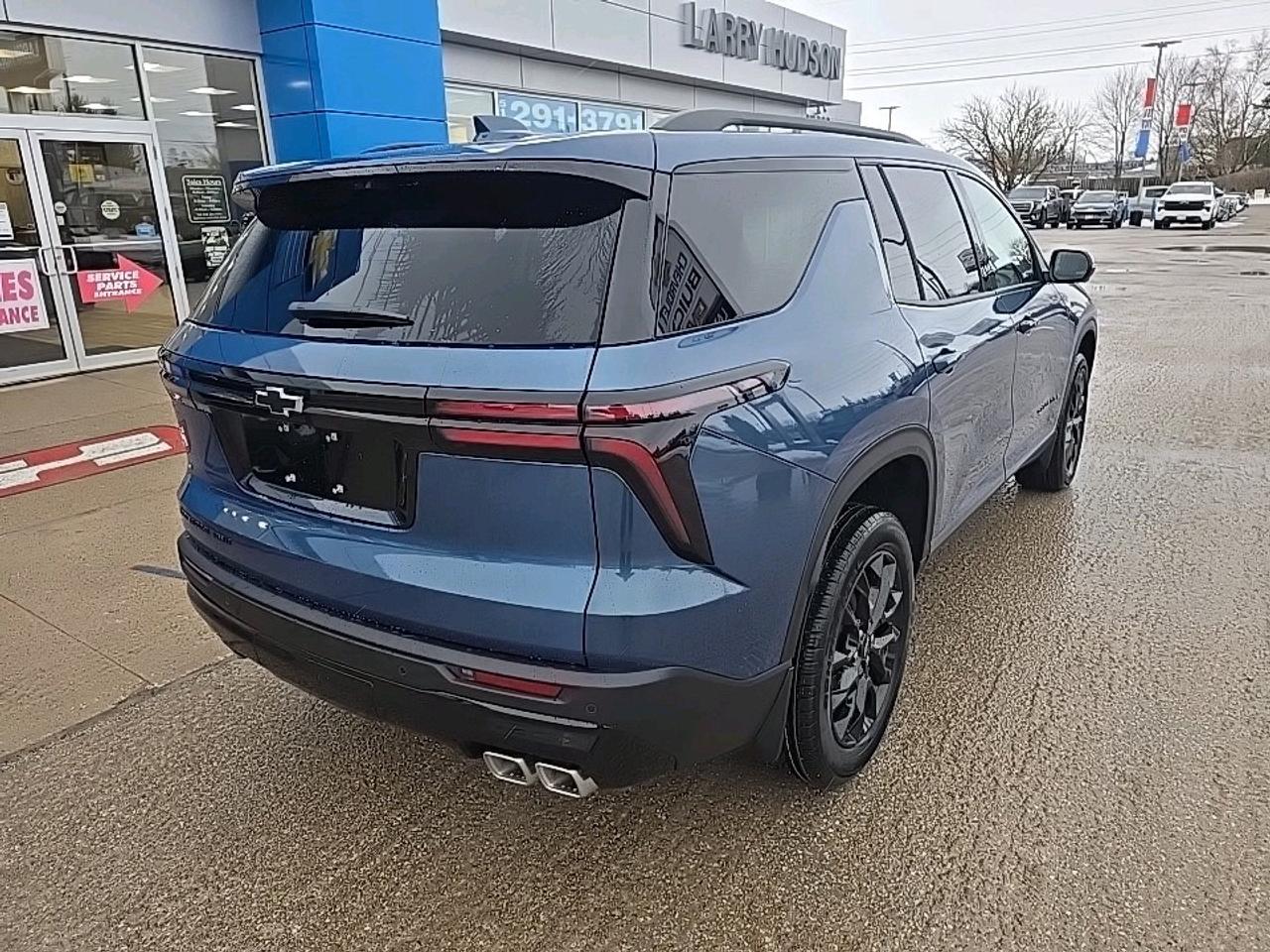 2026 Chevrolet Traverse LT Photo2