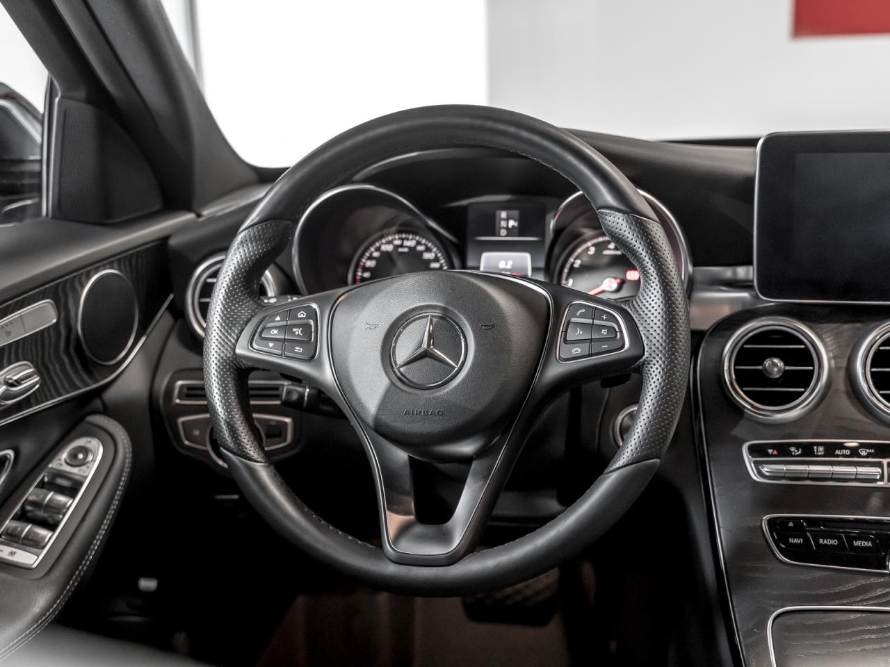 2015 Mercedes-Benz C 300 C 300|AMG PKG|BLINDSPOT|NAVI|REARCAM|PANO|ACCIDENT FREE Photo