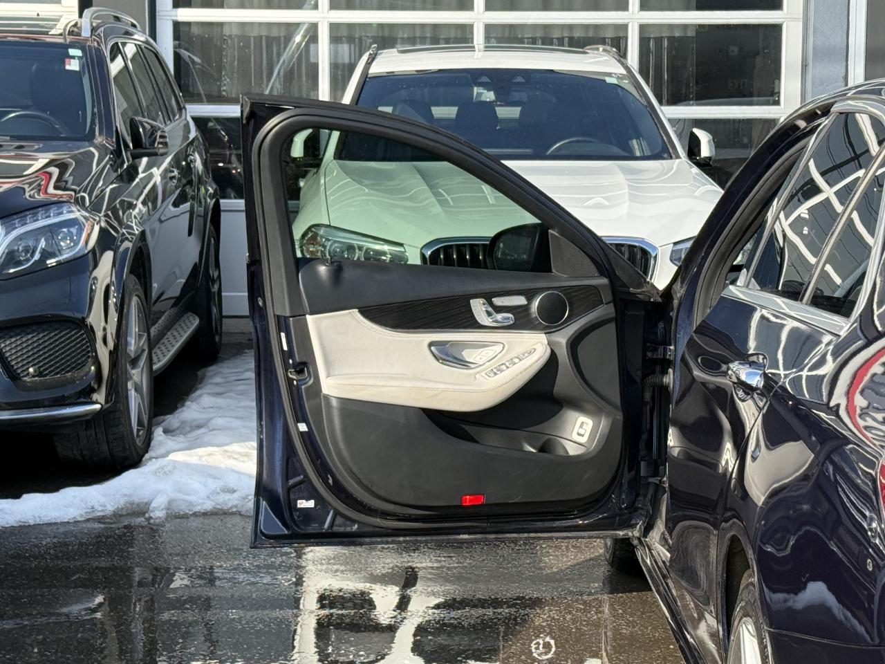 2015 Mercedes-Benz C-Class 300 //AMG PKG | PANO | NAVI | BACK UP CAMERA Photo