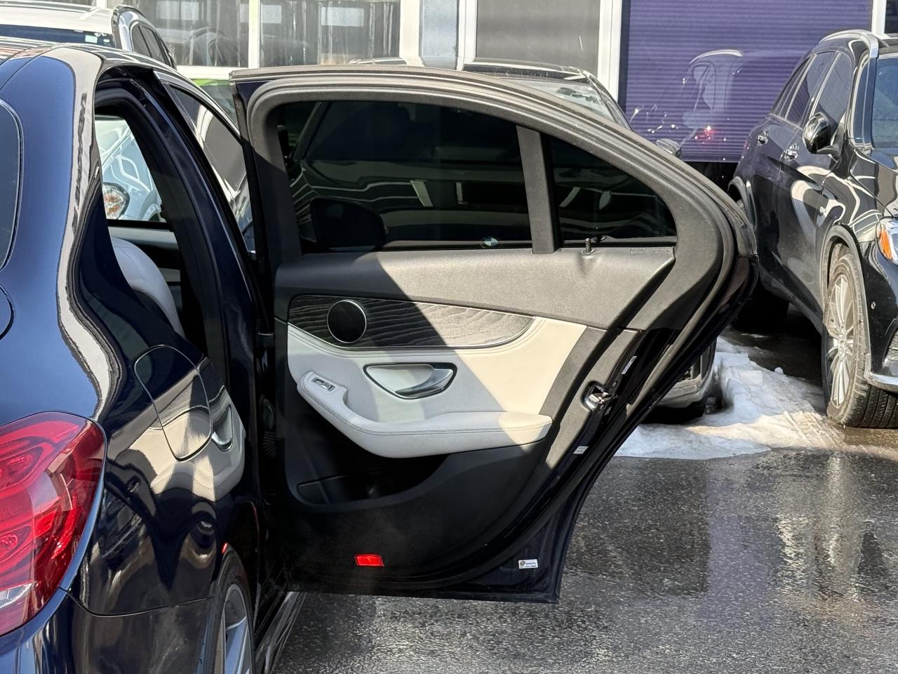 2015 Mercedes-Benz C-Class 300 //AMG PKG | PANO | NAVI | BACK UP CAMERA Photo