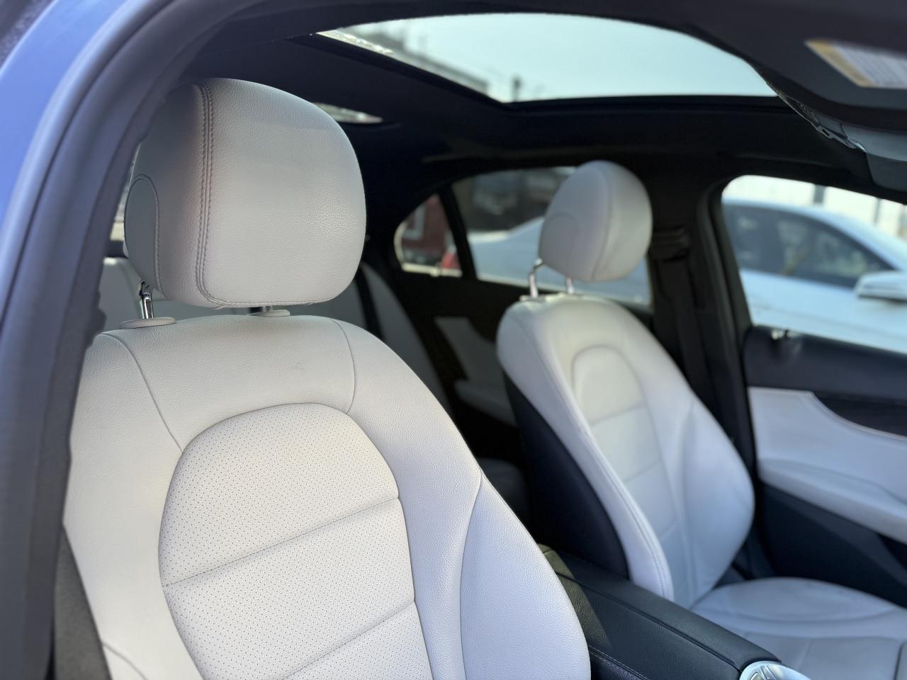 2015 Mercedes-Benz C-Class 300 //AMG PKG | PANO | NAVI | BACK UP CAMERA Photo