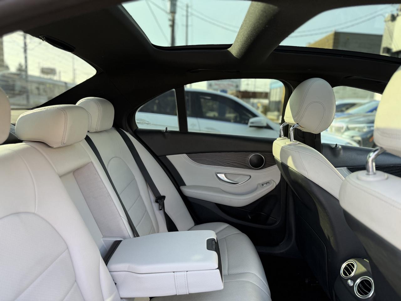 2015 Mercedes-Benz C-Class 300 //AMG PKG | PANO | NAVI | BACK UP CAMERA Photo