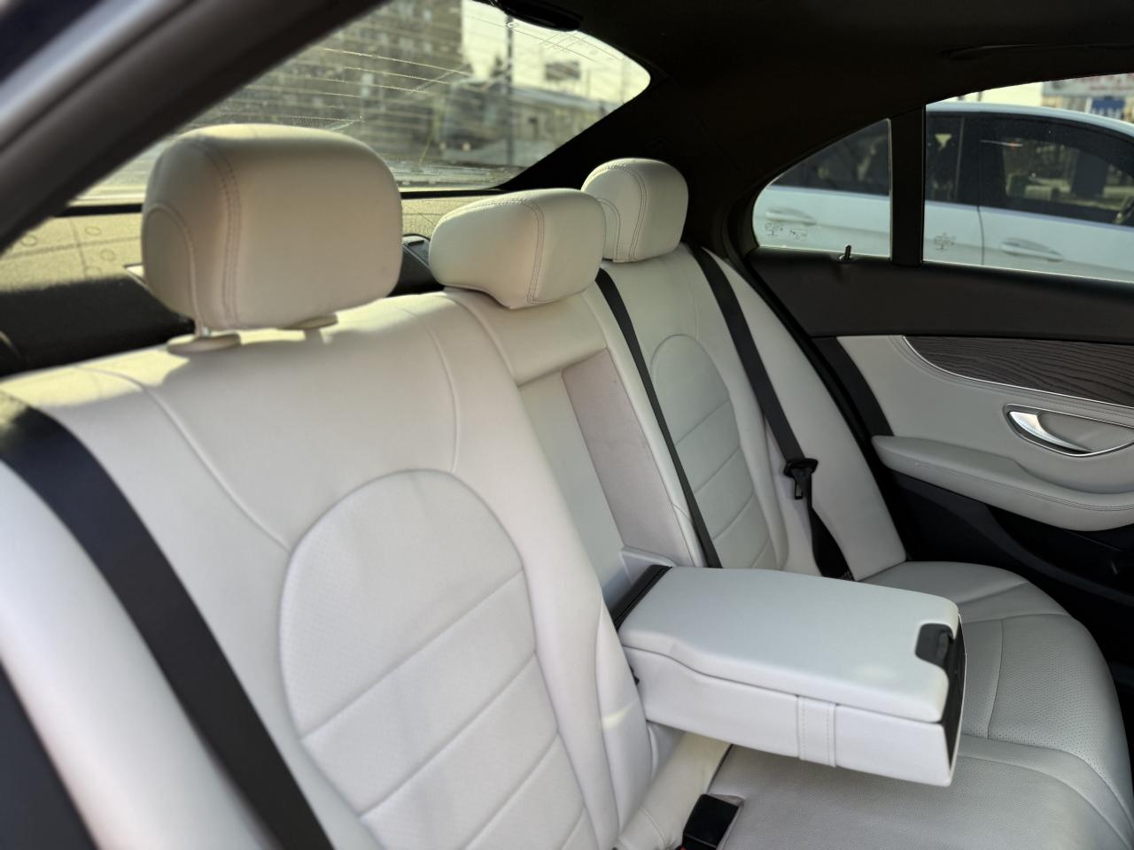 2015 Mercedes-Benz C-Class 300 //AMG PKG | PANO | NAVI | BACK UP CAMERA Photo