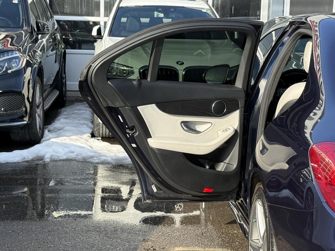 2015 Mercedes-Benz C-Class 300 //AMG PKG | PANO | NAVI | BACK UP CAMERA Photo