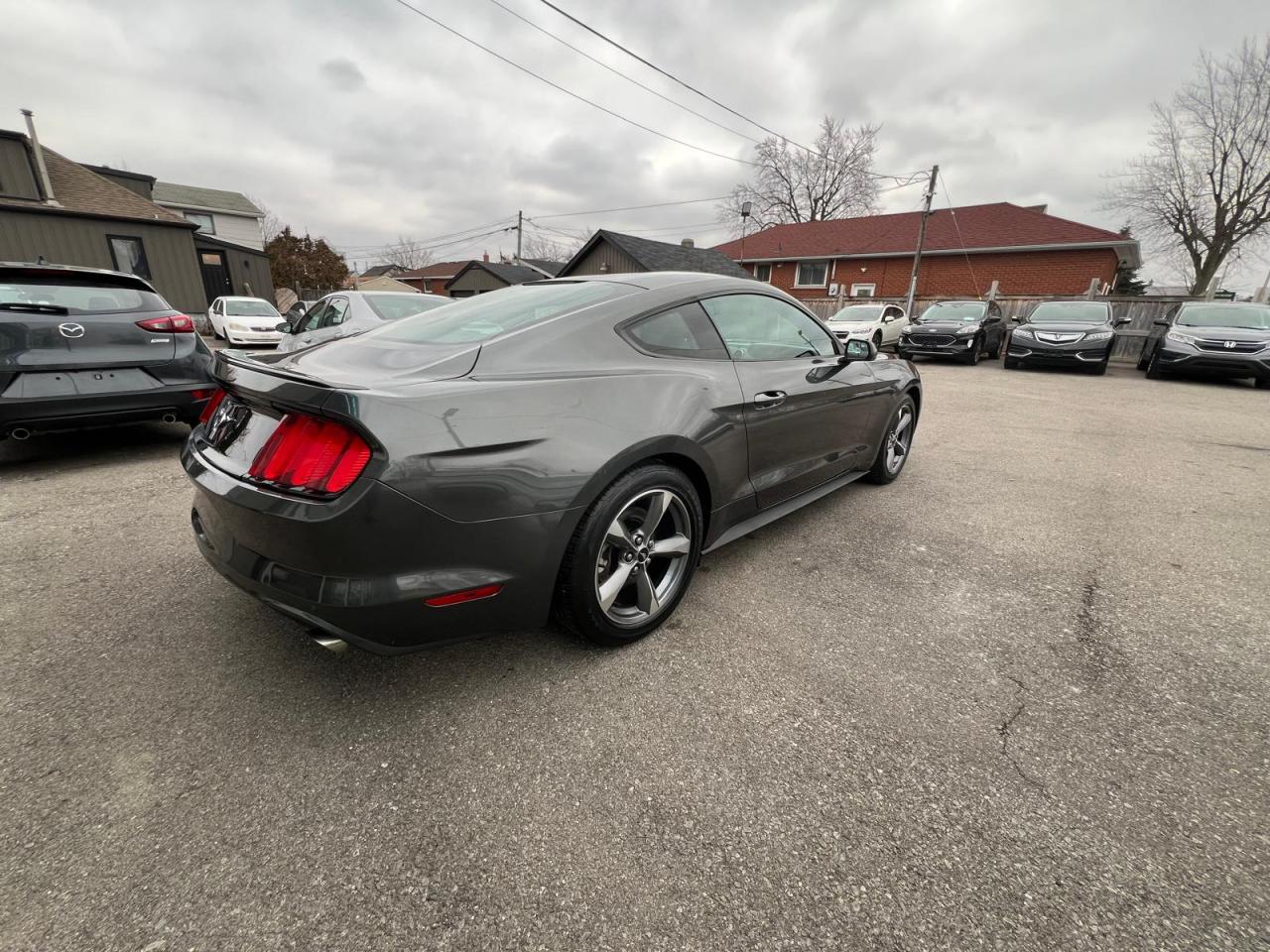 2017 Ford Mustang Fastback V6 Photo4