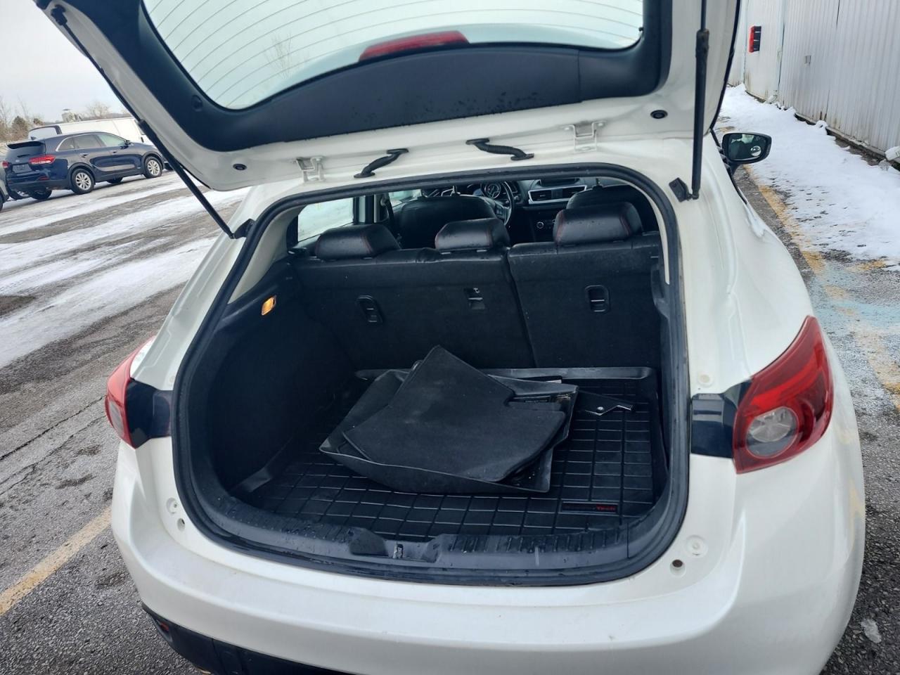 2015 Mazda MAZDA3 GT Photo