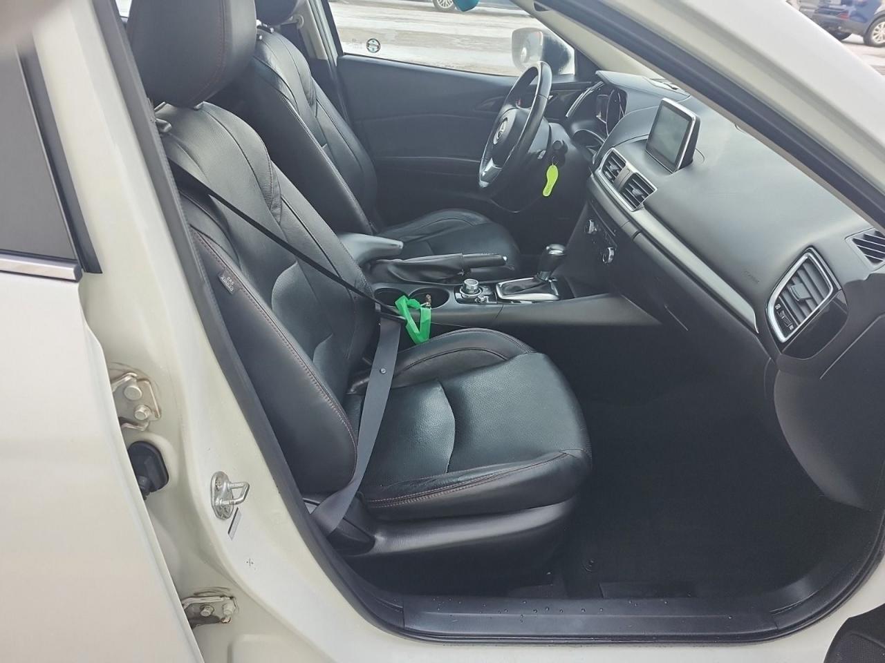 2015 Mazda MAZDA3 GT Photo4