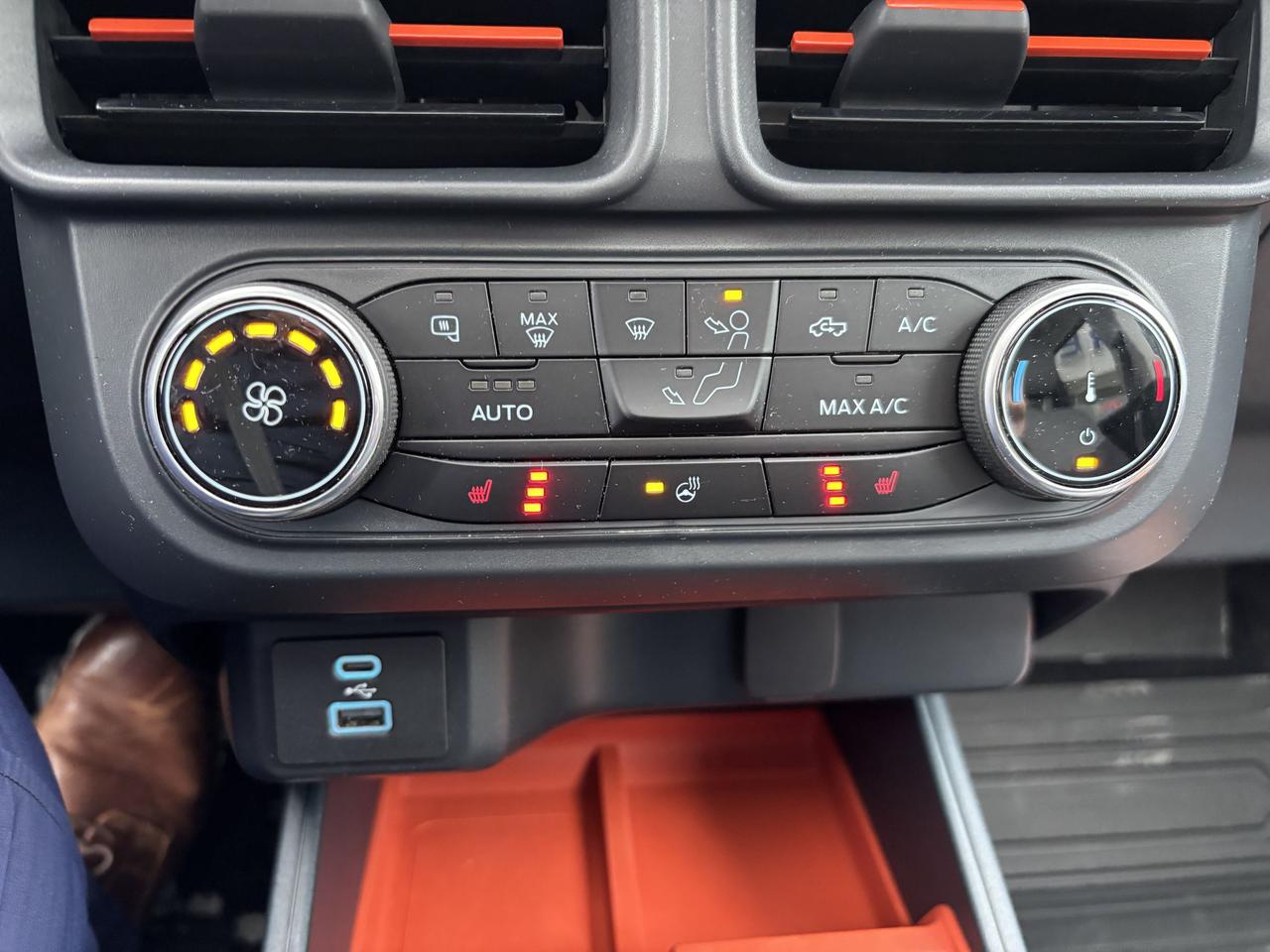 2024 Ford Maverick XLT, LUXURY PACKAGE! MOONROOF, AWD! WELL EQUIPPED! Photo