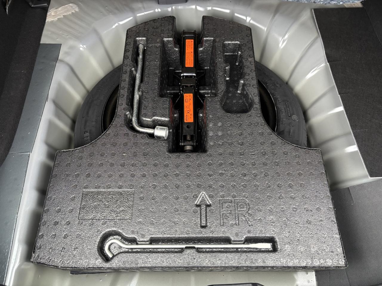 2024 Nissan Kicks SV Photo