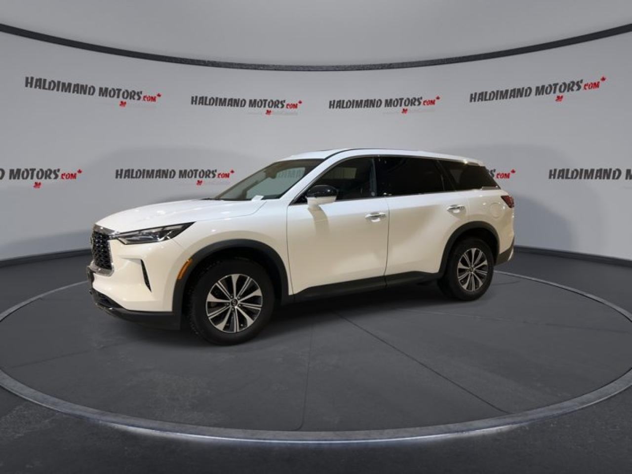 2023 Infiniti QX60 PURE AWD | Panoramic Roof | No accidents Photo