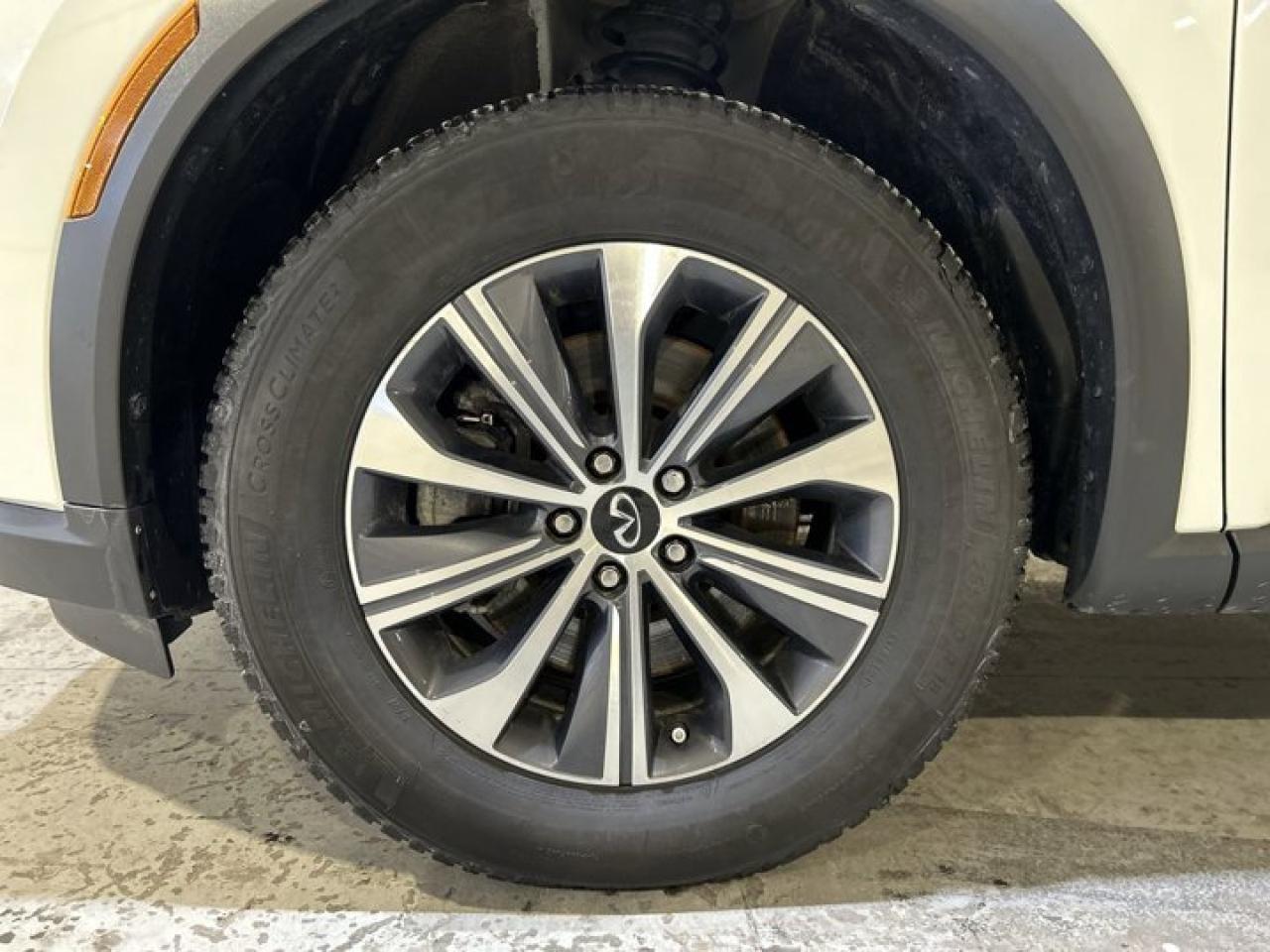 2023 Infiniti QX60 PURE AWD | Panoramic Roof | No accidents Photo