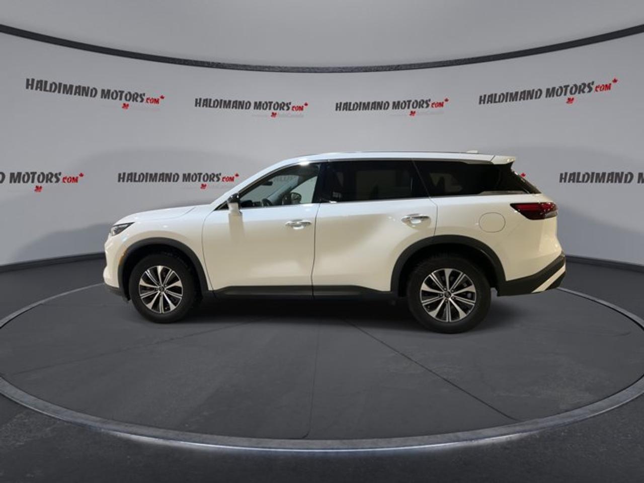 2023 Infiniti QX60 PURE AWD | Panoramic Roof | No accidents Photo